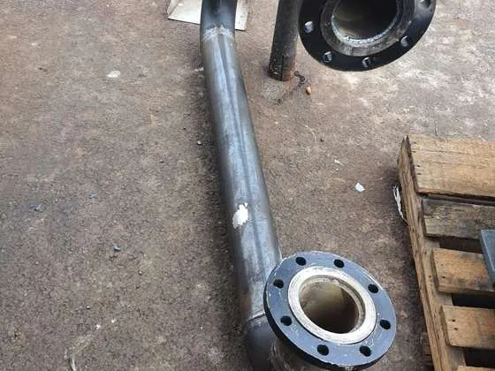 Estructuras y piping en planta de proceso