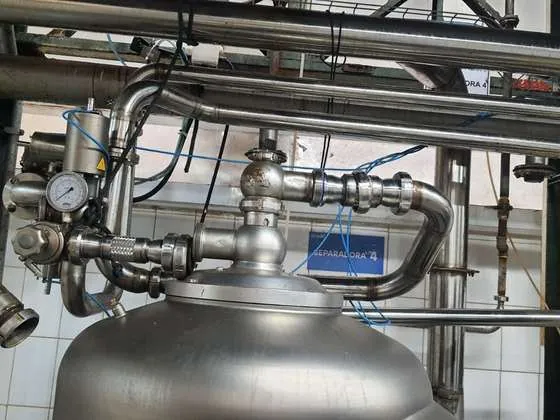 Estructuras y piping en planta de proceso